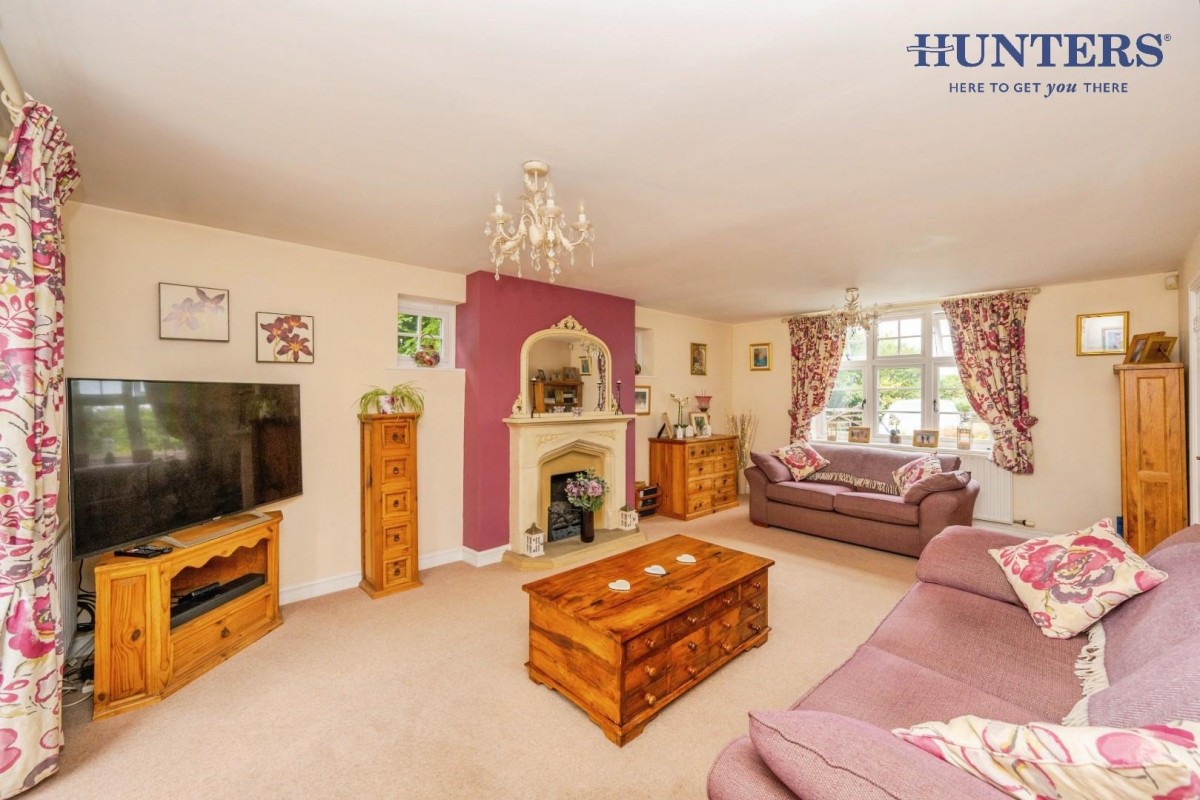 Lichfield Road, Whittington - STUNNING FAMILY HOME