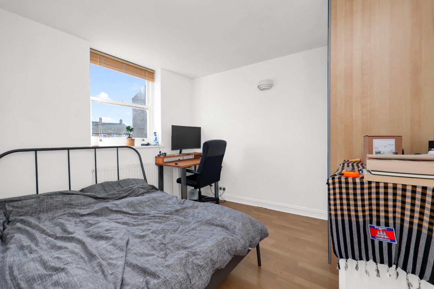 3 bedroom Flat to let in Wood Close, London, E2
