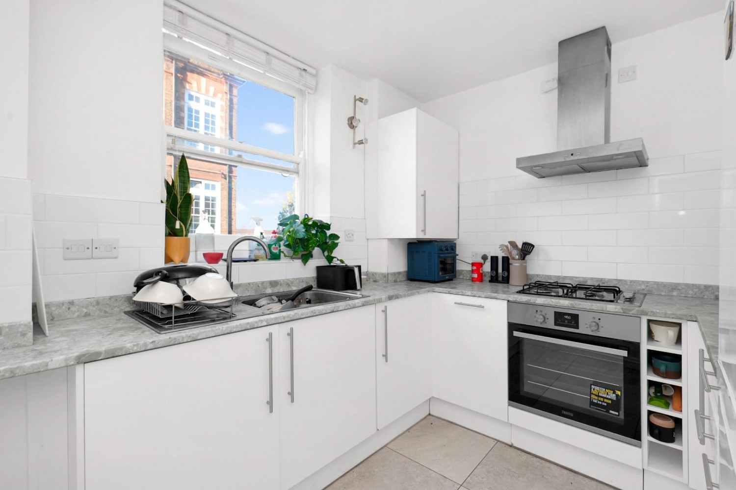 3 bedroom Flat to let in Wood Close, London, E2