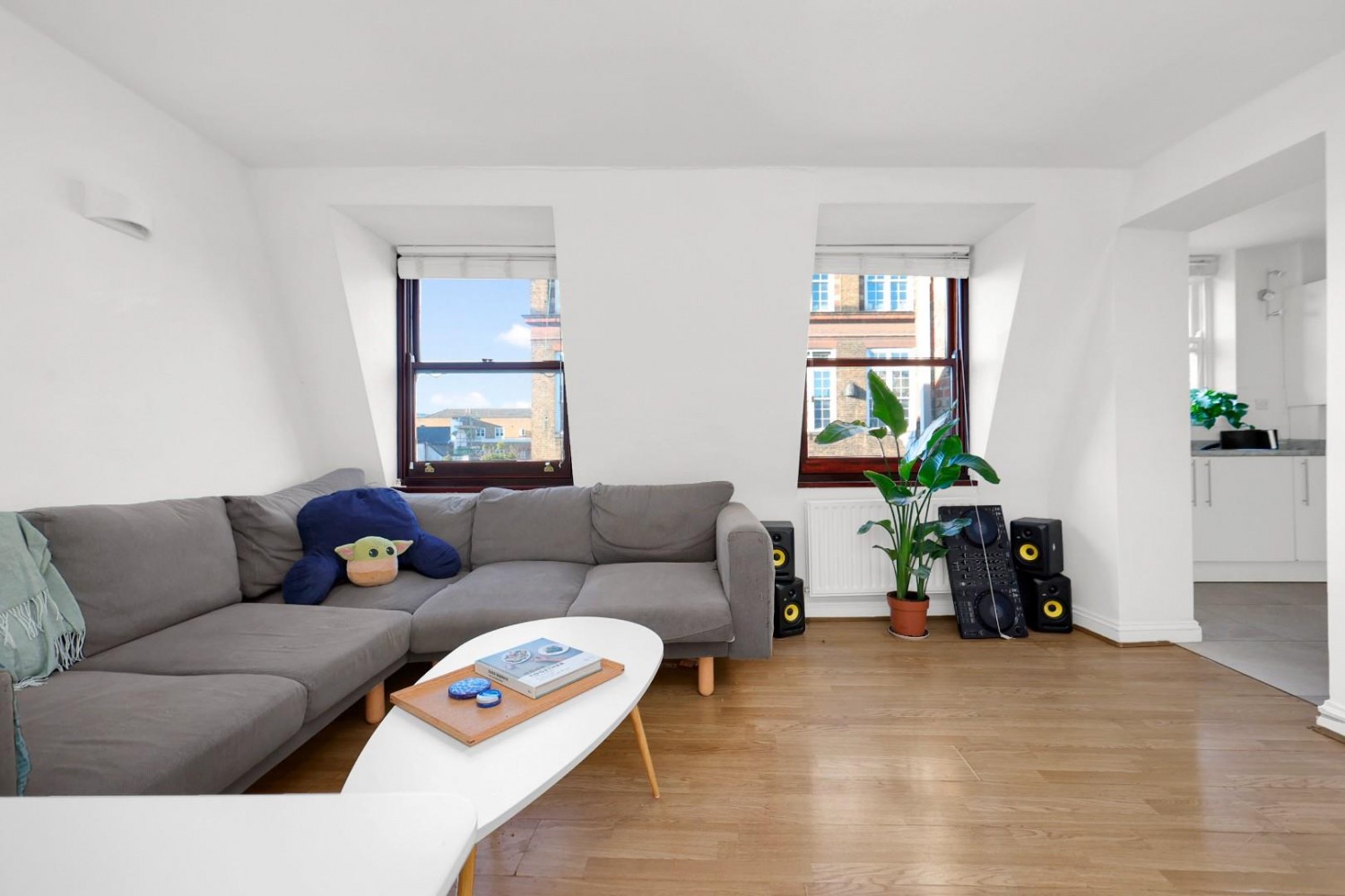 3 bedroom Flat to let in Wood Close, London, E2
