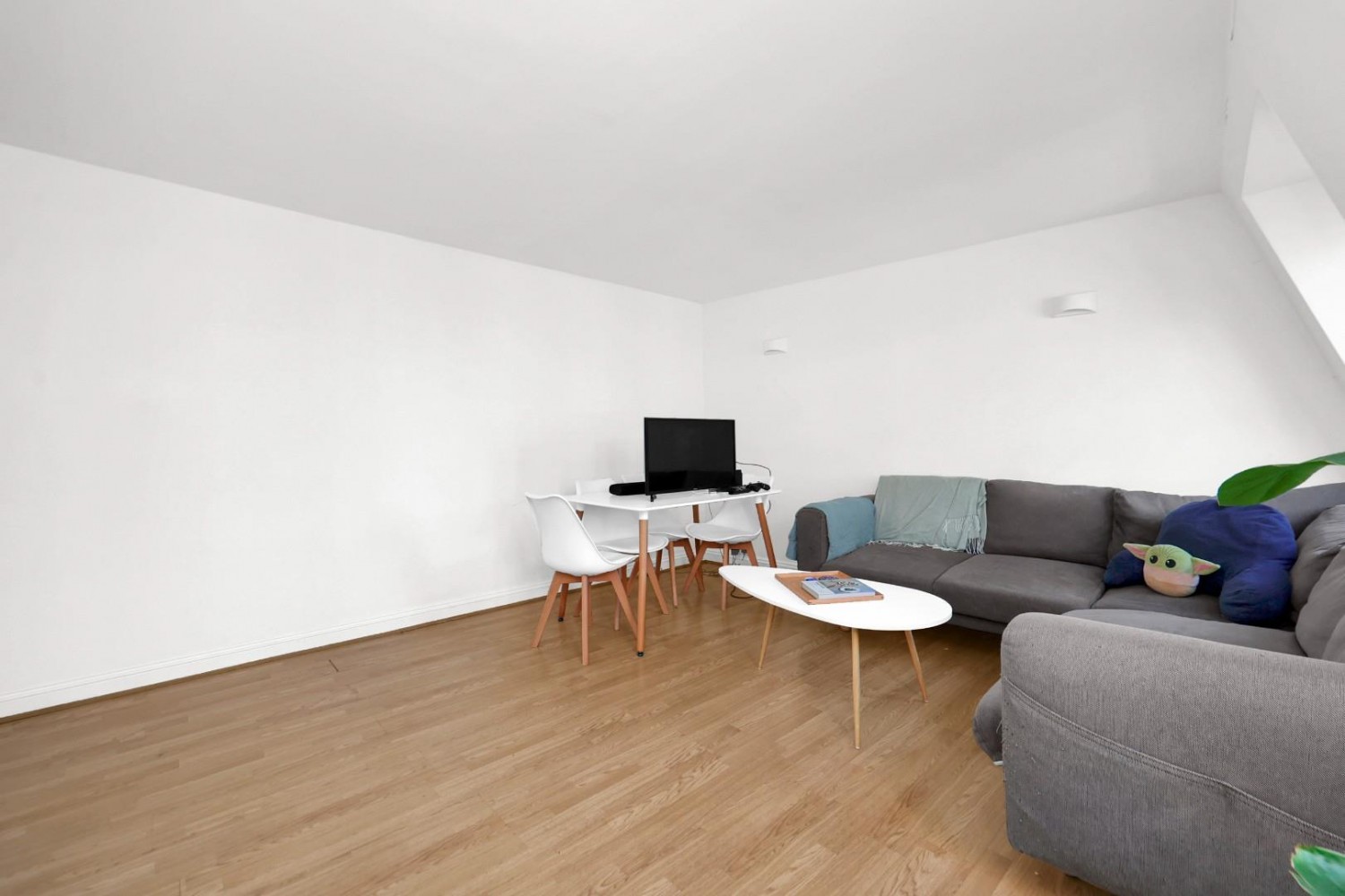 3 bedroom Flat to let in Wood Close, London, E2