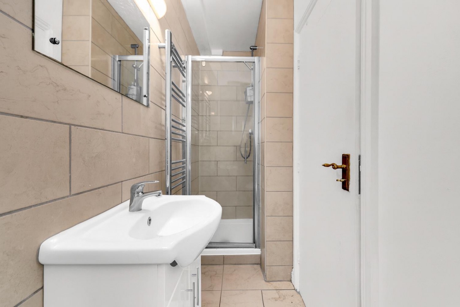 3 bedroom Flat to let in Wood Close, London, E2