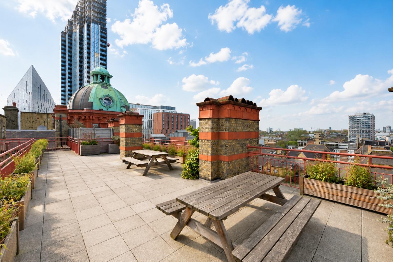 2 bedroom Flat to let in City Road, Shoreditch, EC1V
