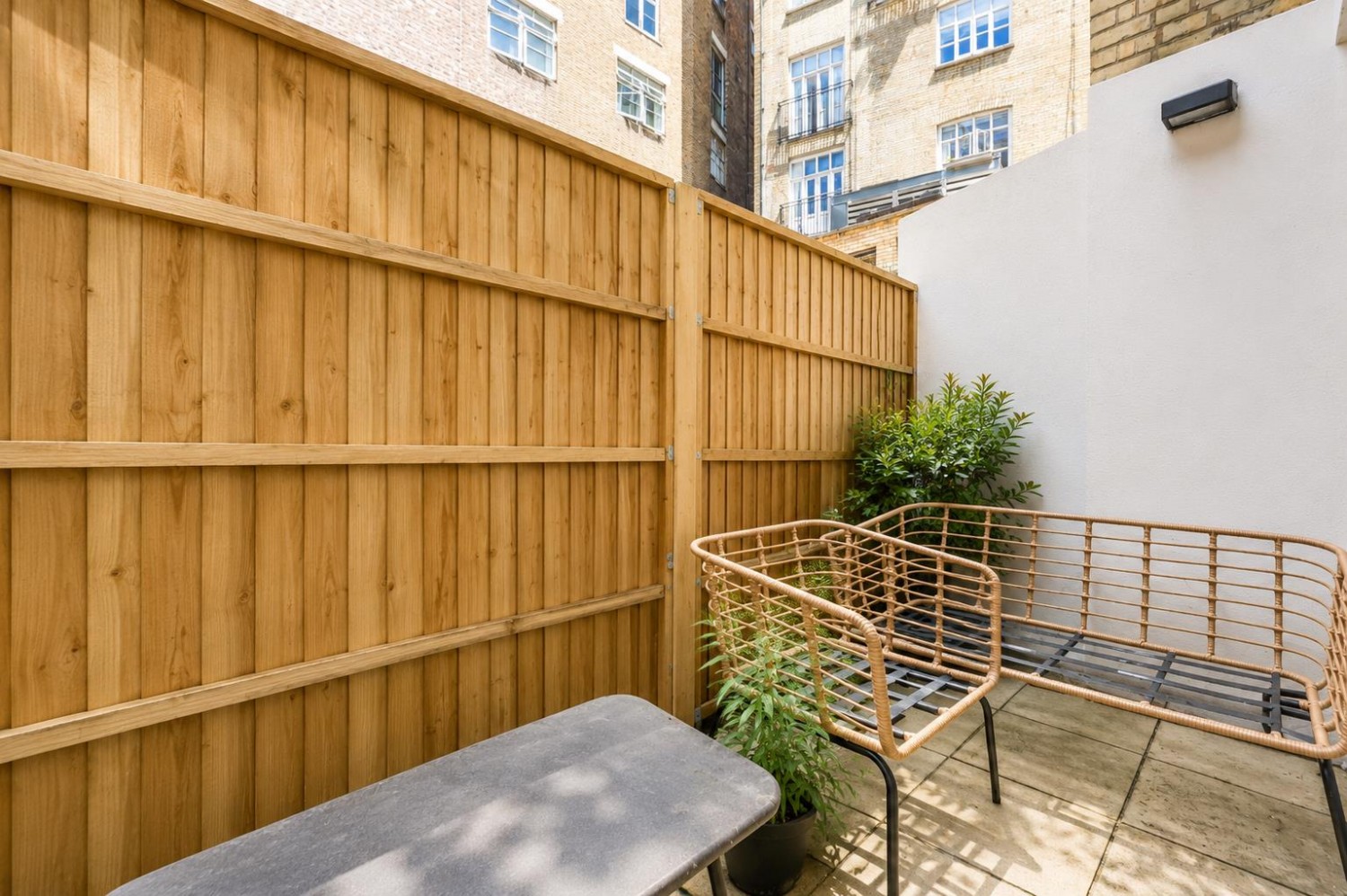 2 bedroom Flat to let in City Road, Shoreditch, EC1V