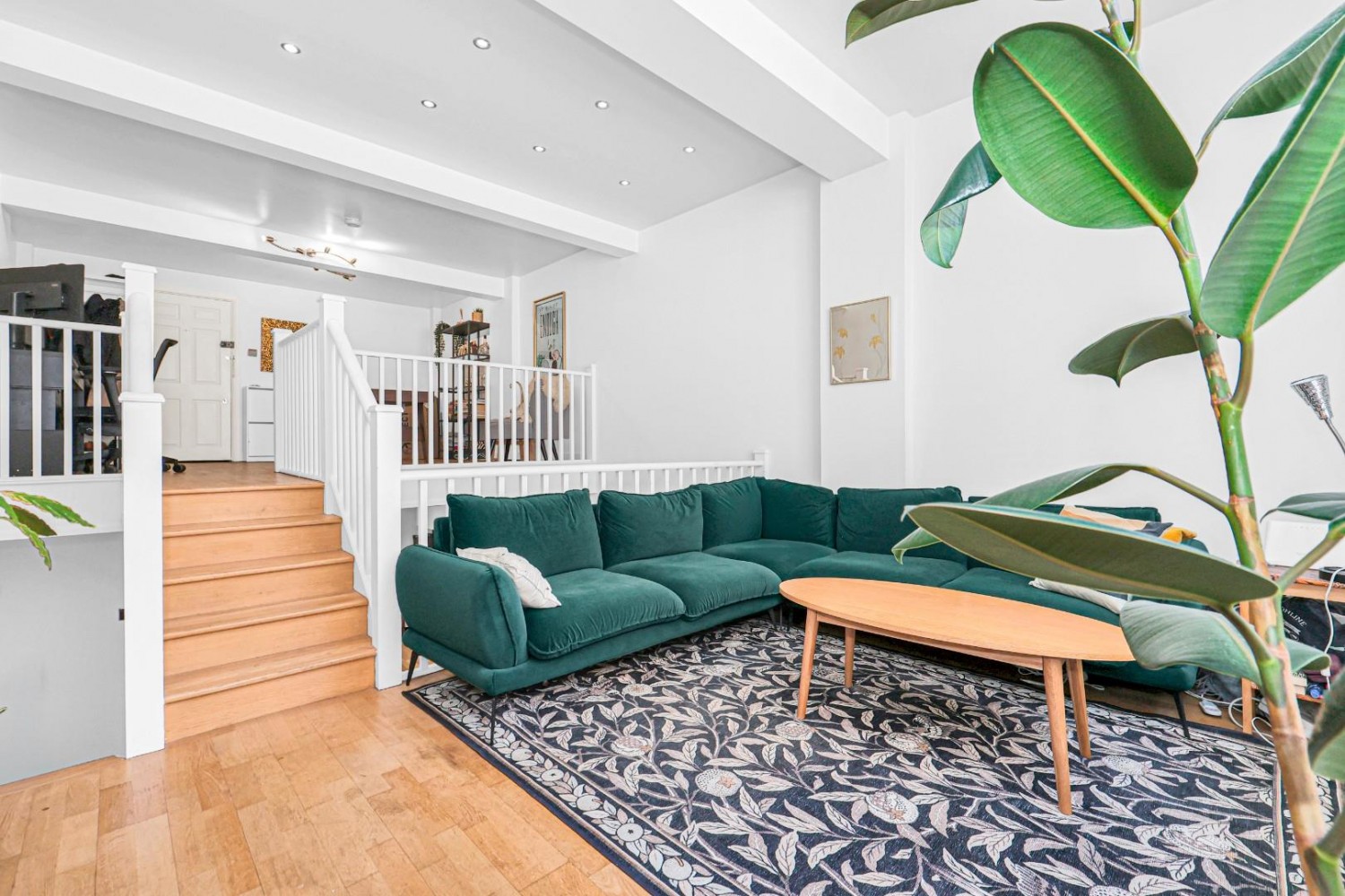 2 bedroom Flat to let in City Road, Shoreditch, EC1V
