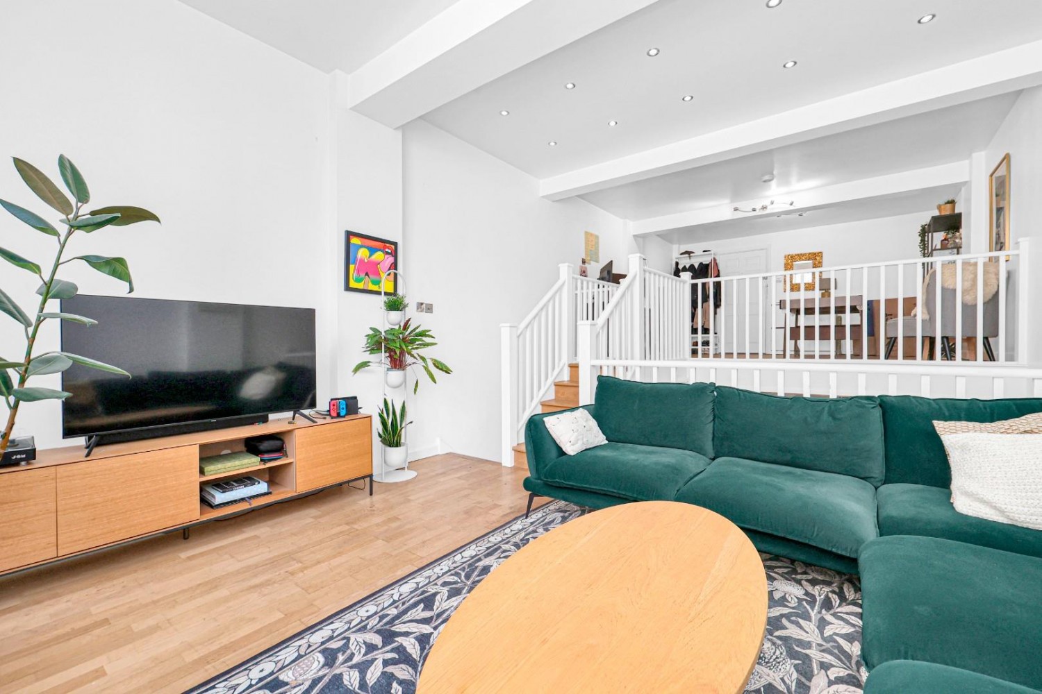2 bedroom Flat to let in City Road, Shoreditch, EC1V