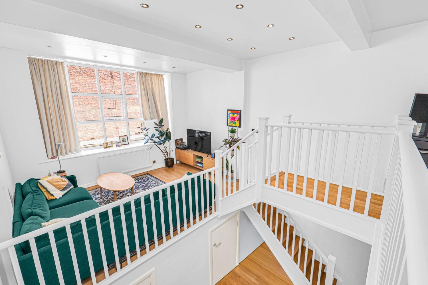 2 bedroom Flat to let in City Road, Shoreditch, EC1V