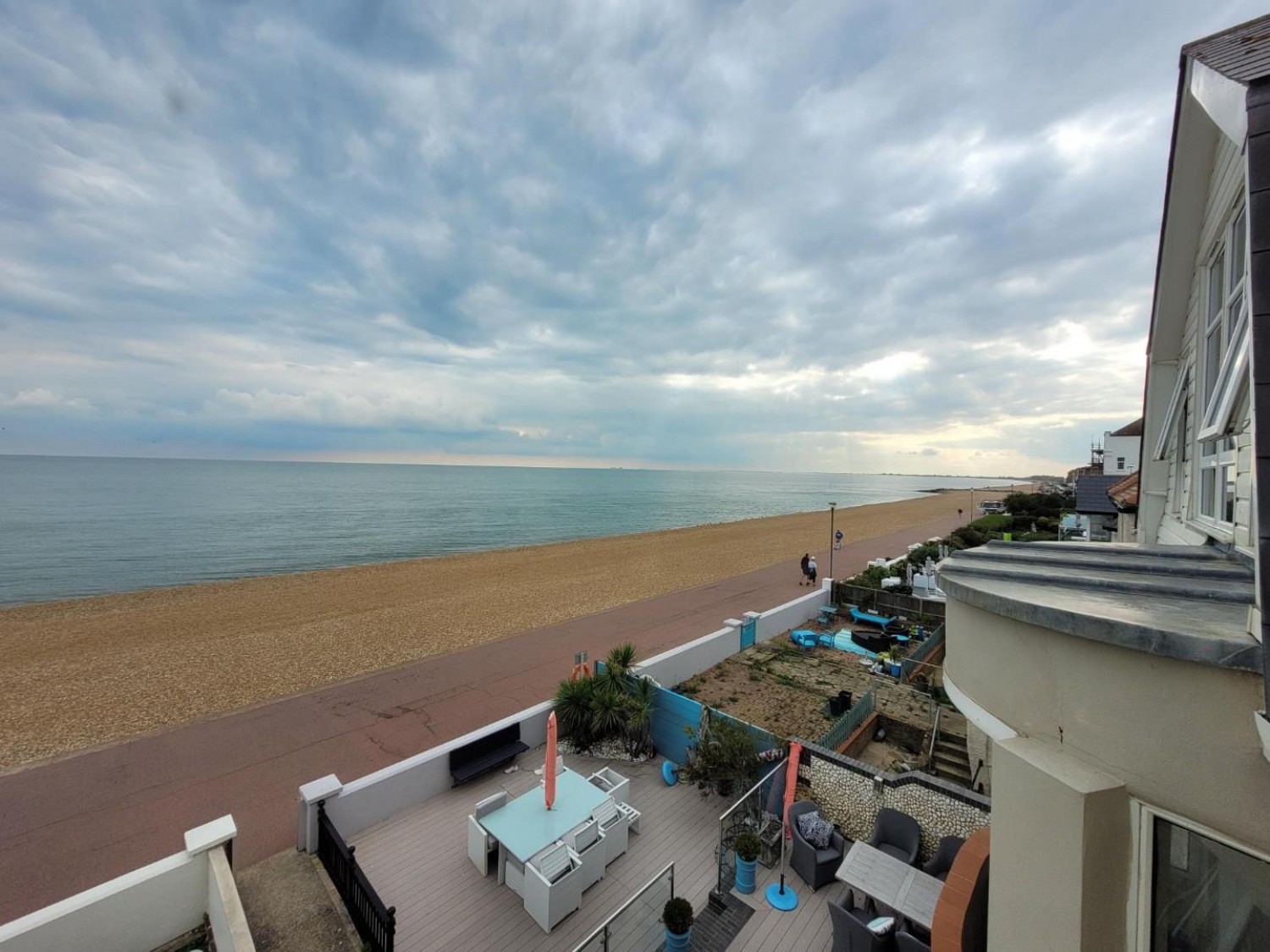 2 bedroom Flat to let in Marine Parade, Hythe, Kent