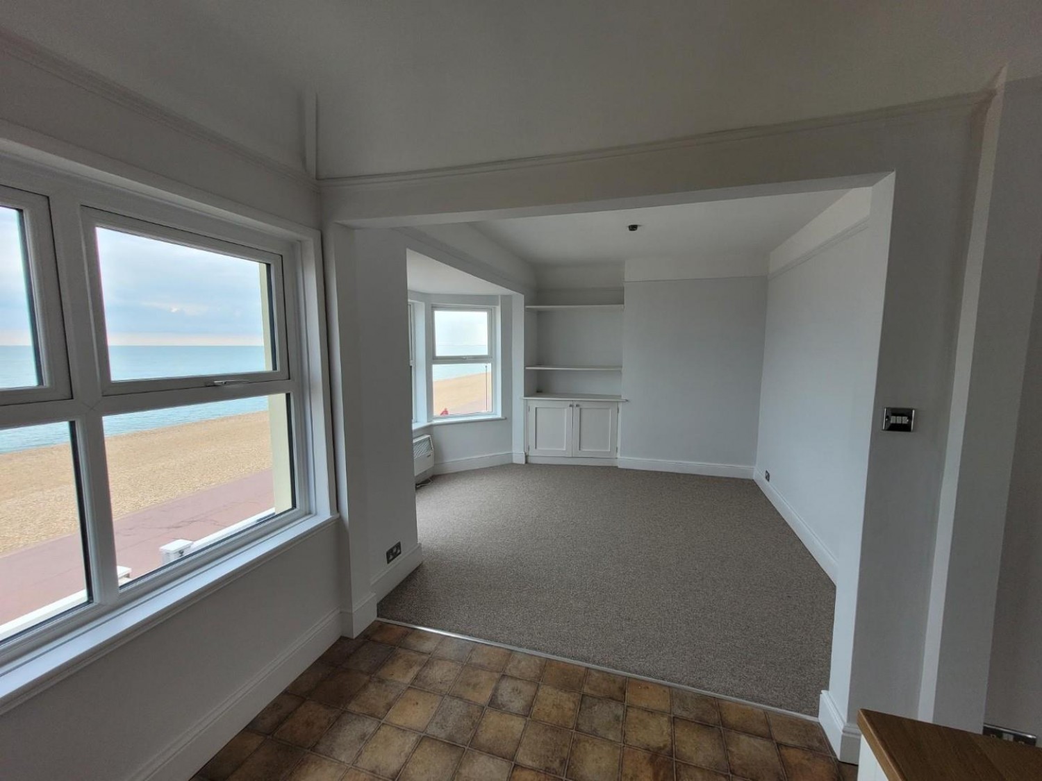 2 bedroom Flat to let in Marine Parade, Hythe, Kent