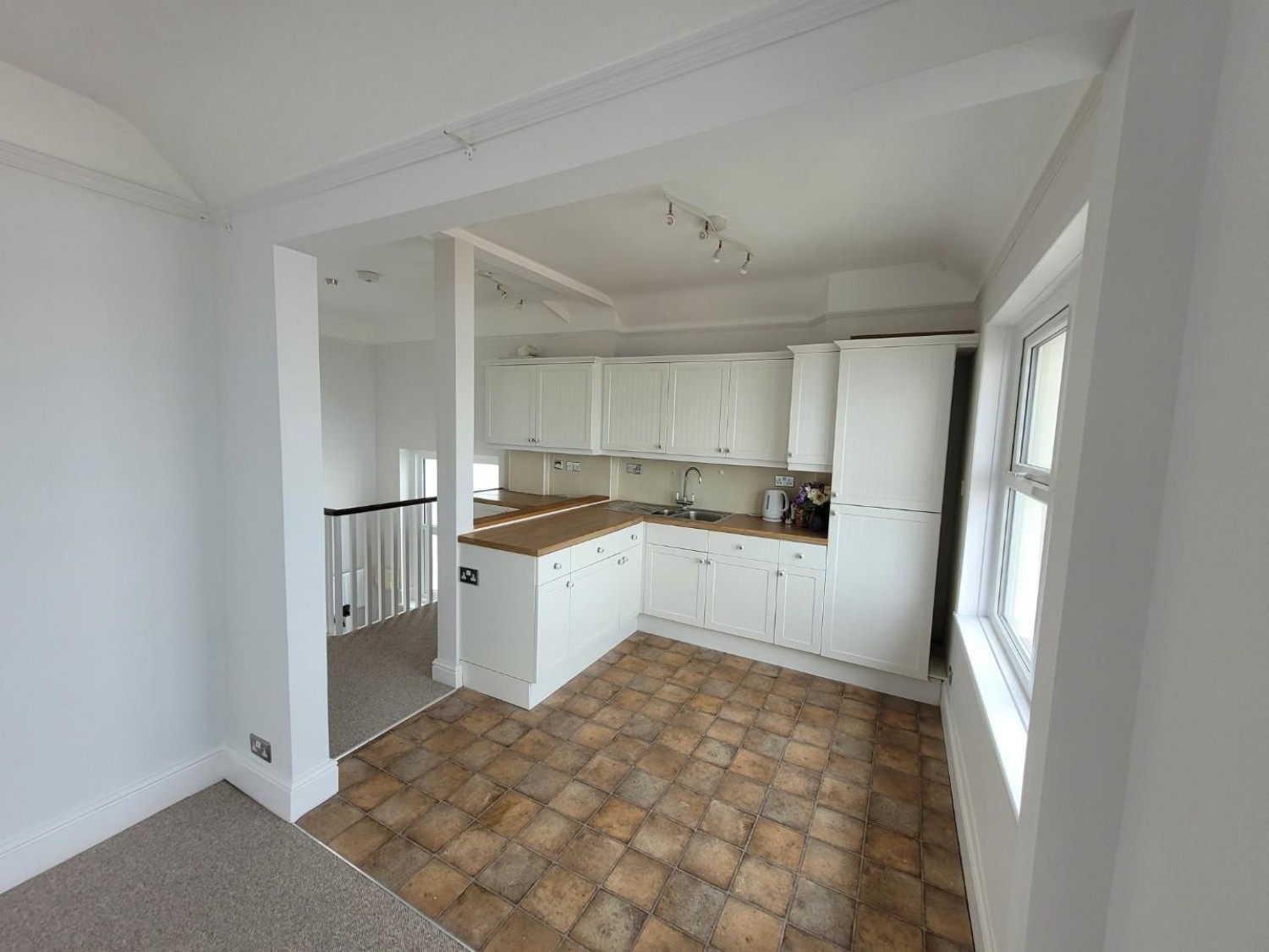 2 bedroom Flat to let in Marine Parade, Hythe, Kent