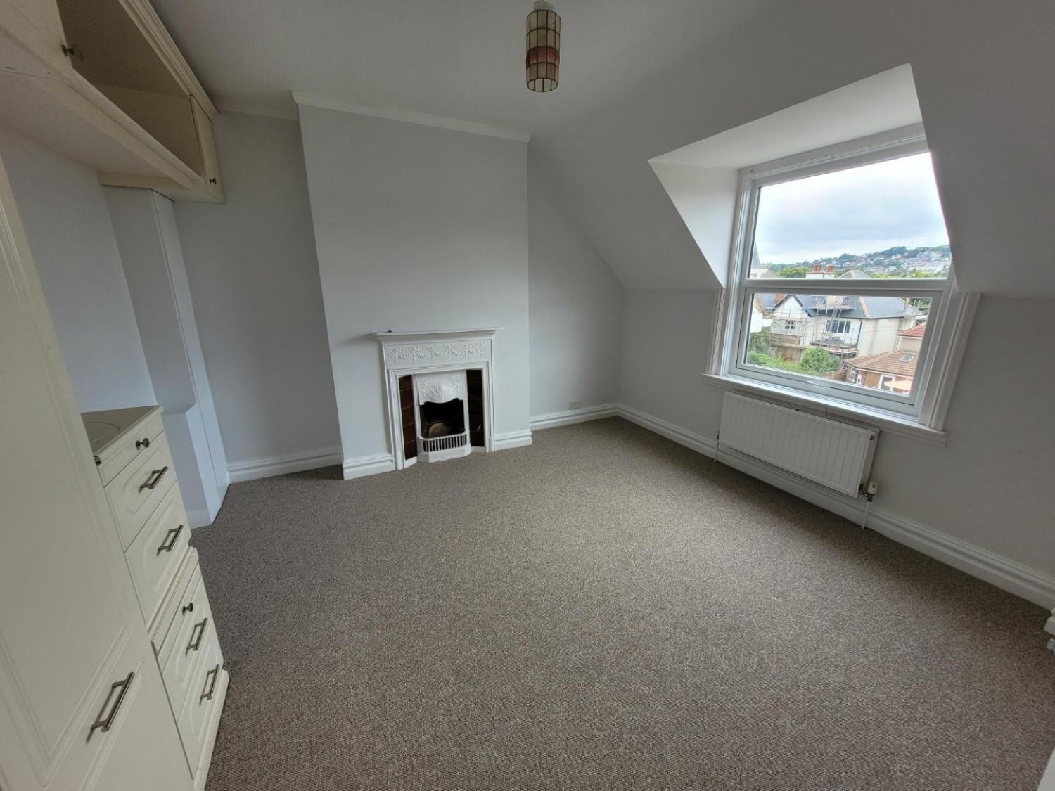 2 bedroom Flat to let in Marine Parade, Hythe, Kent