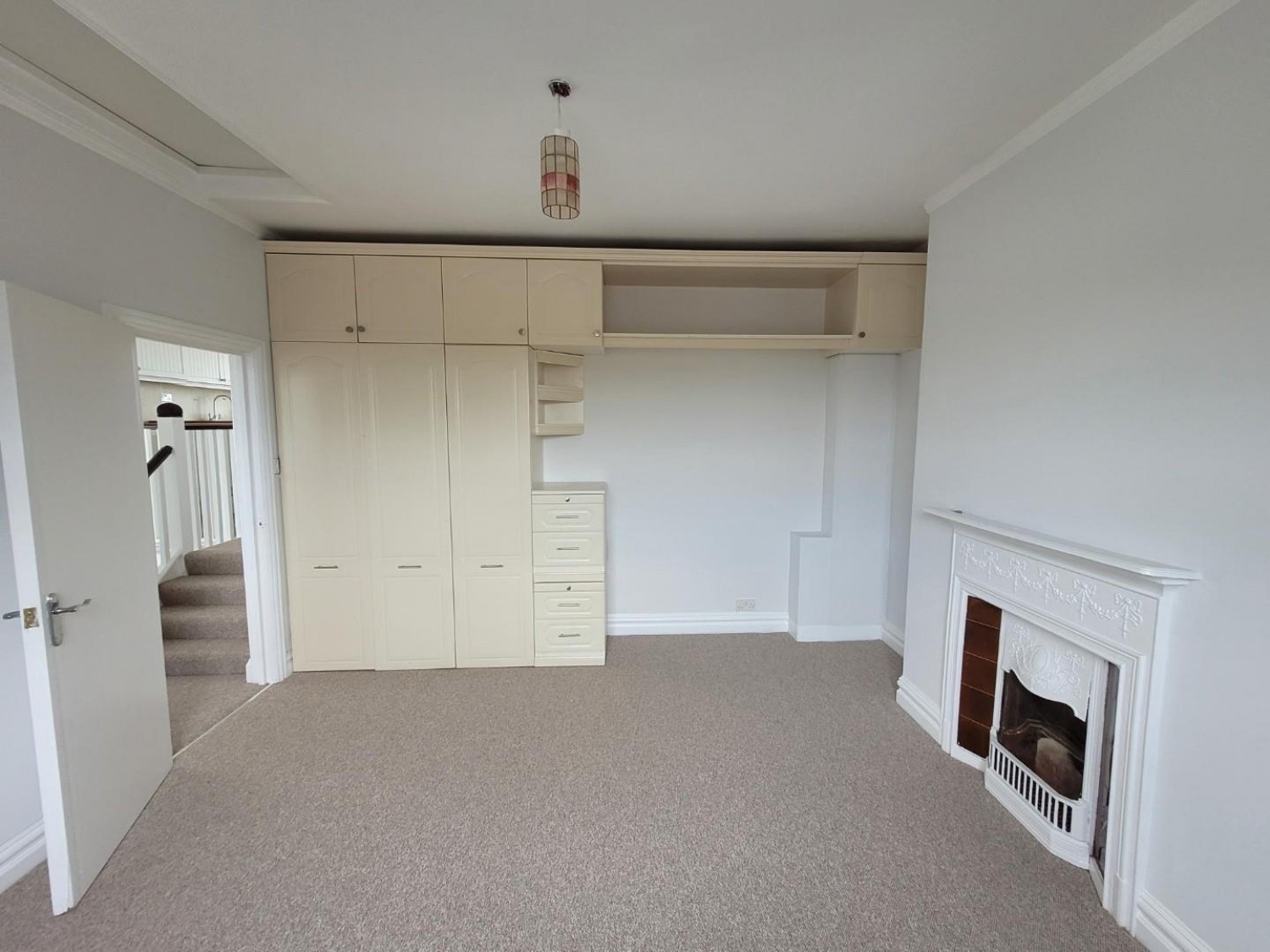 2 bedroom Flat to let in Marine Parade, Hythe, Kent
