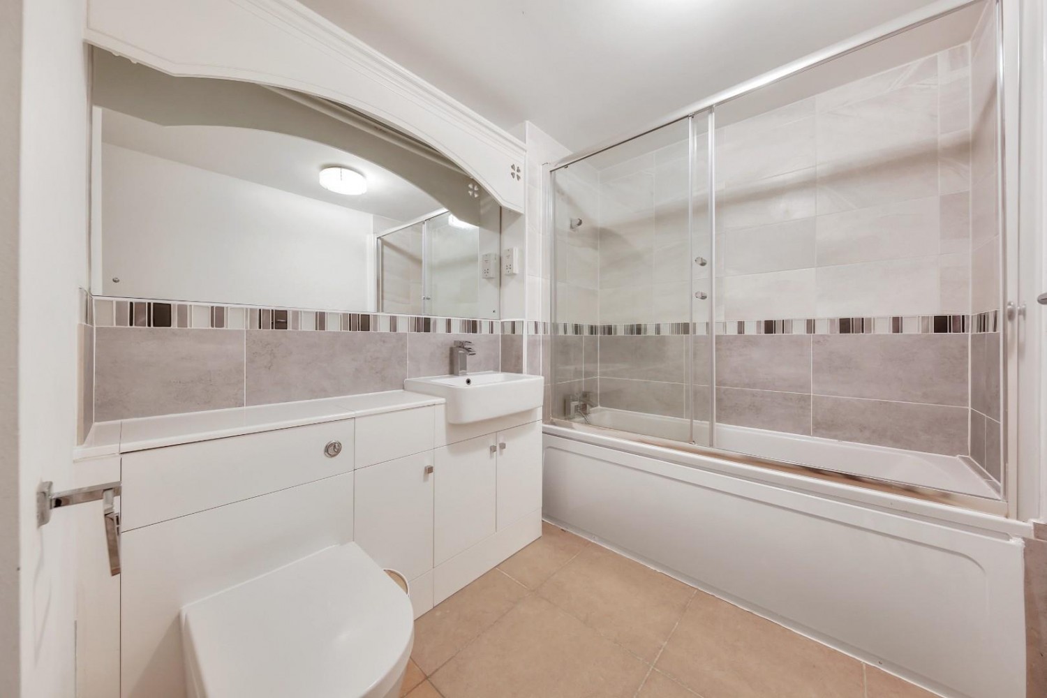 2 bedroom Flat to let in Rotherhithe Street, London SE16
