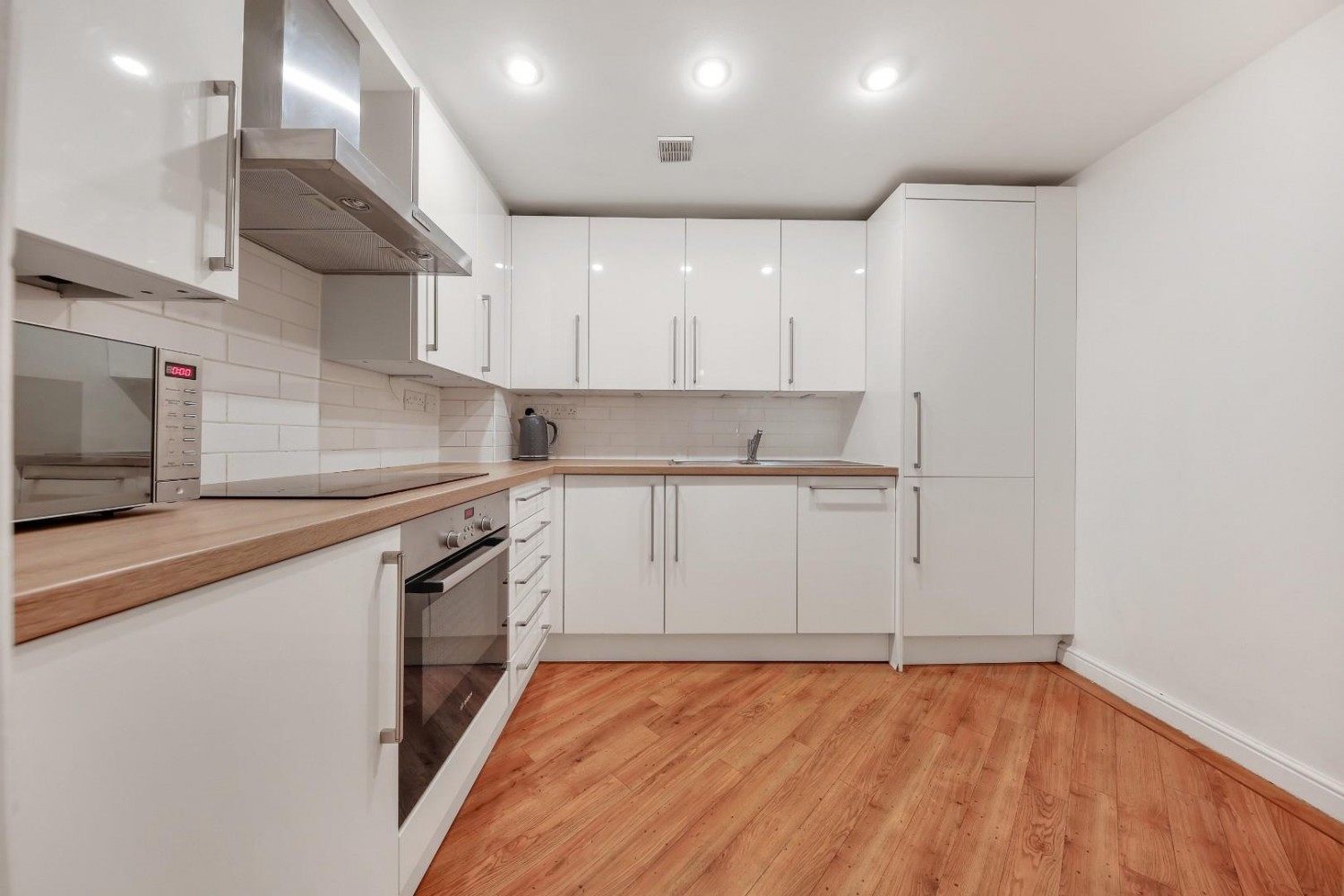 2 bedroom Flat to let in Rotherhithe Street, London SE16