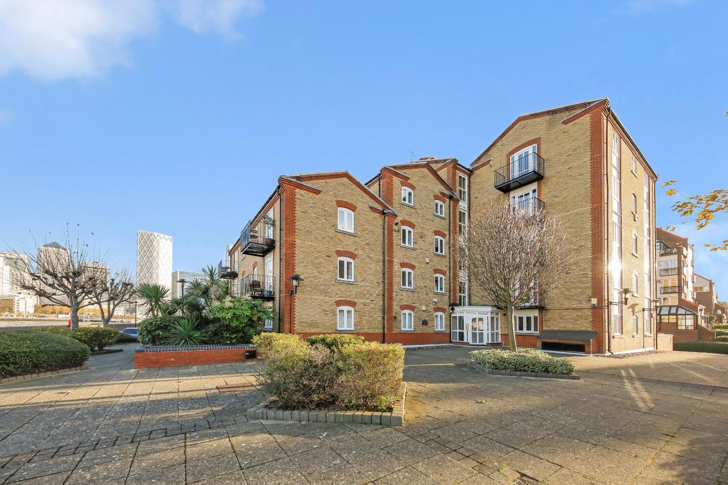 2 bedroom Flat to let in Rotherhithe Street, London SE16