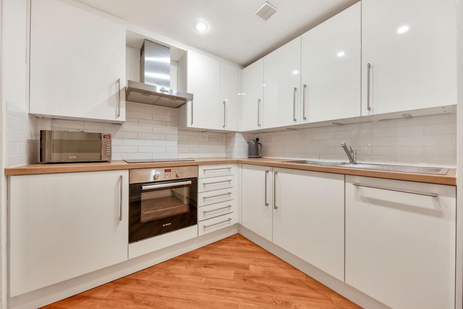2 bedroom Flat to let in Rotherhithe Street, London SE16