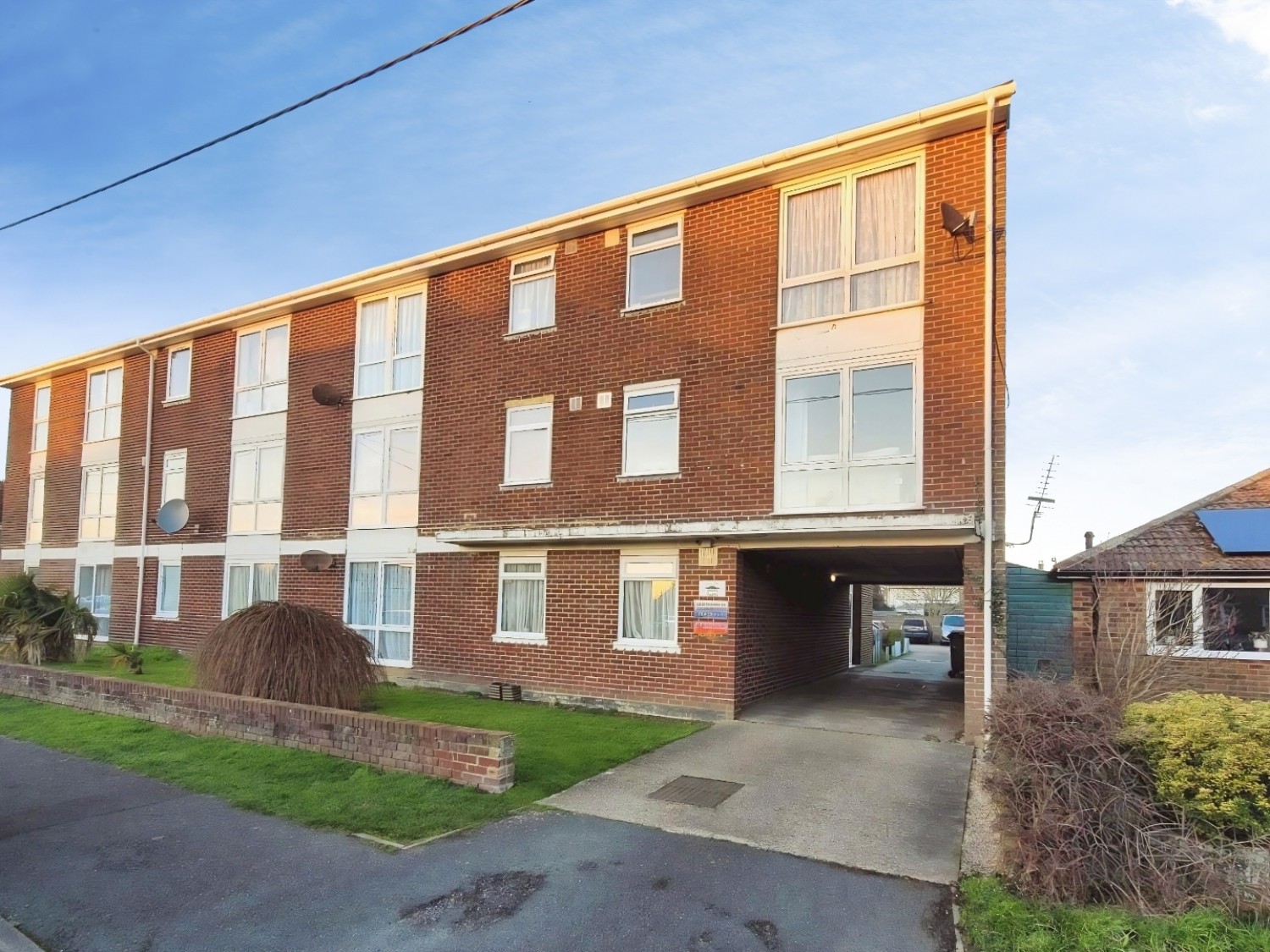 2 bedroom Flat to let in Guildford House, New Romney, Kent