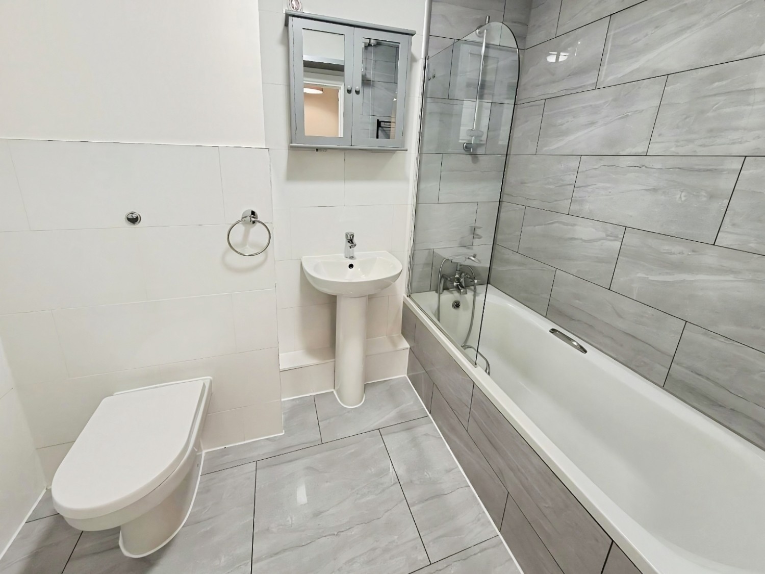2 bedroom Flat to let in Guildford House, New Romney, Kent