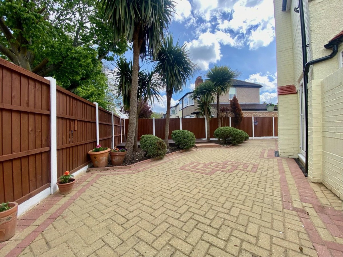 Petersfield Road, Staines-Upon-Thames