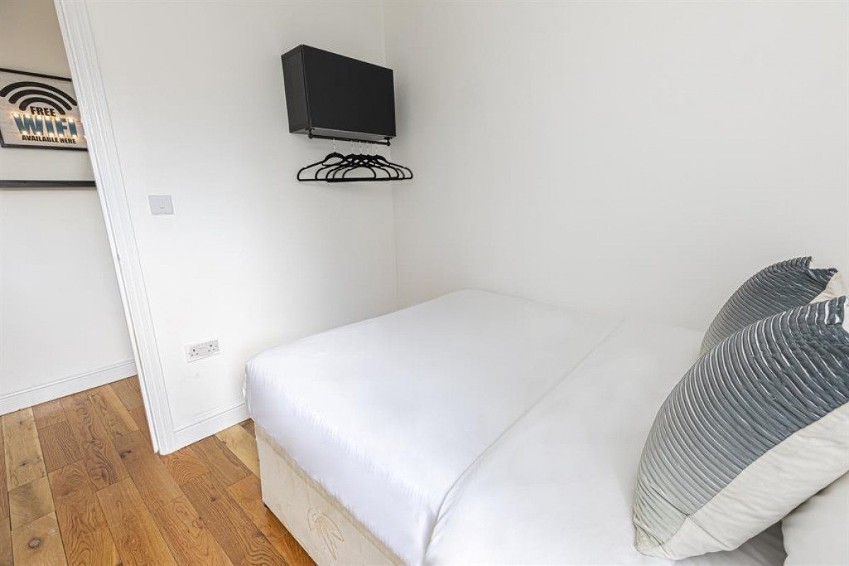 Salusbury Road , London, NW6