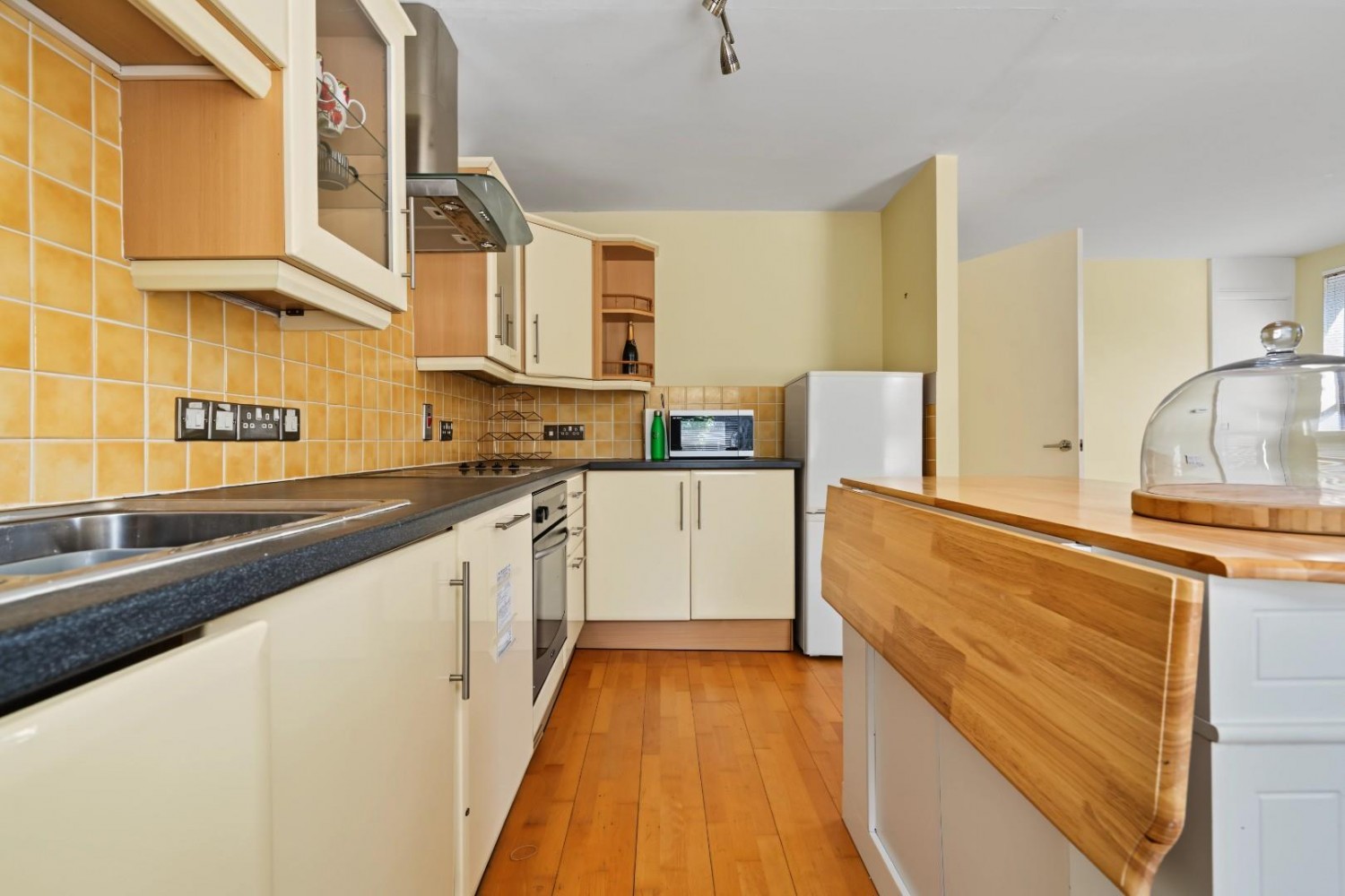 1 bedroom Flat to let in Cavendish Road NW6