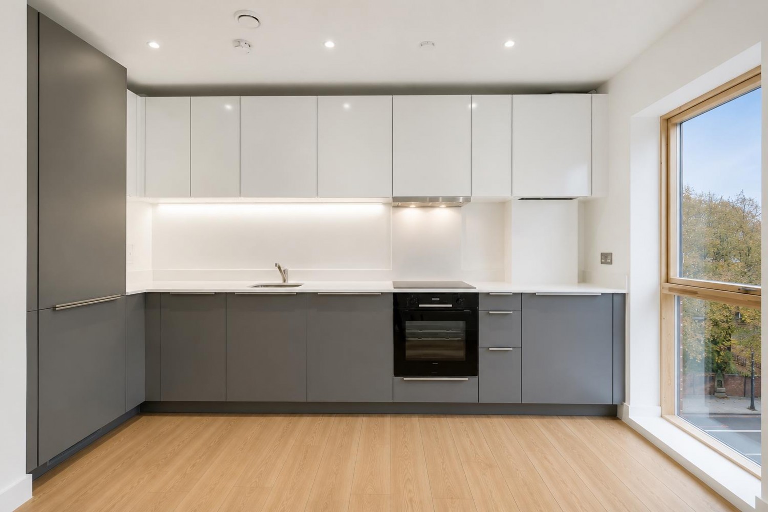 3 bedroom Flat to let in Kingsland Road, Shoreditch, E2