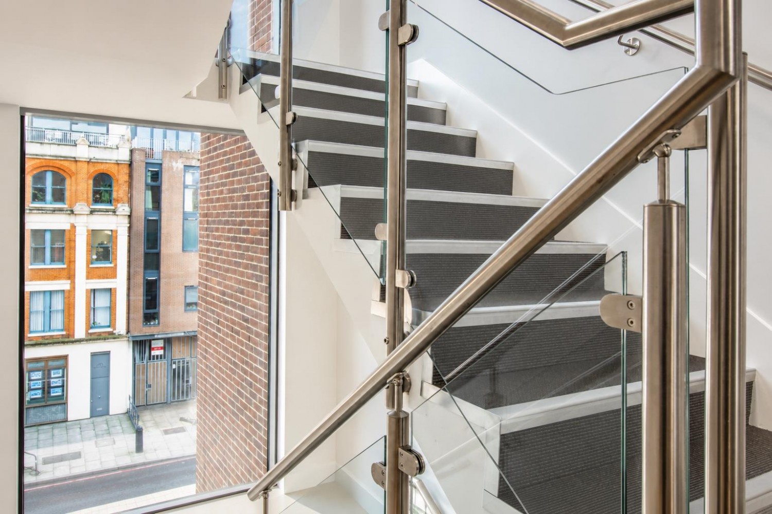 3 bedroom Flat to let in Kingsland Road, Shoreditch, E2