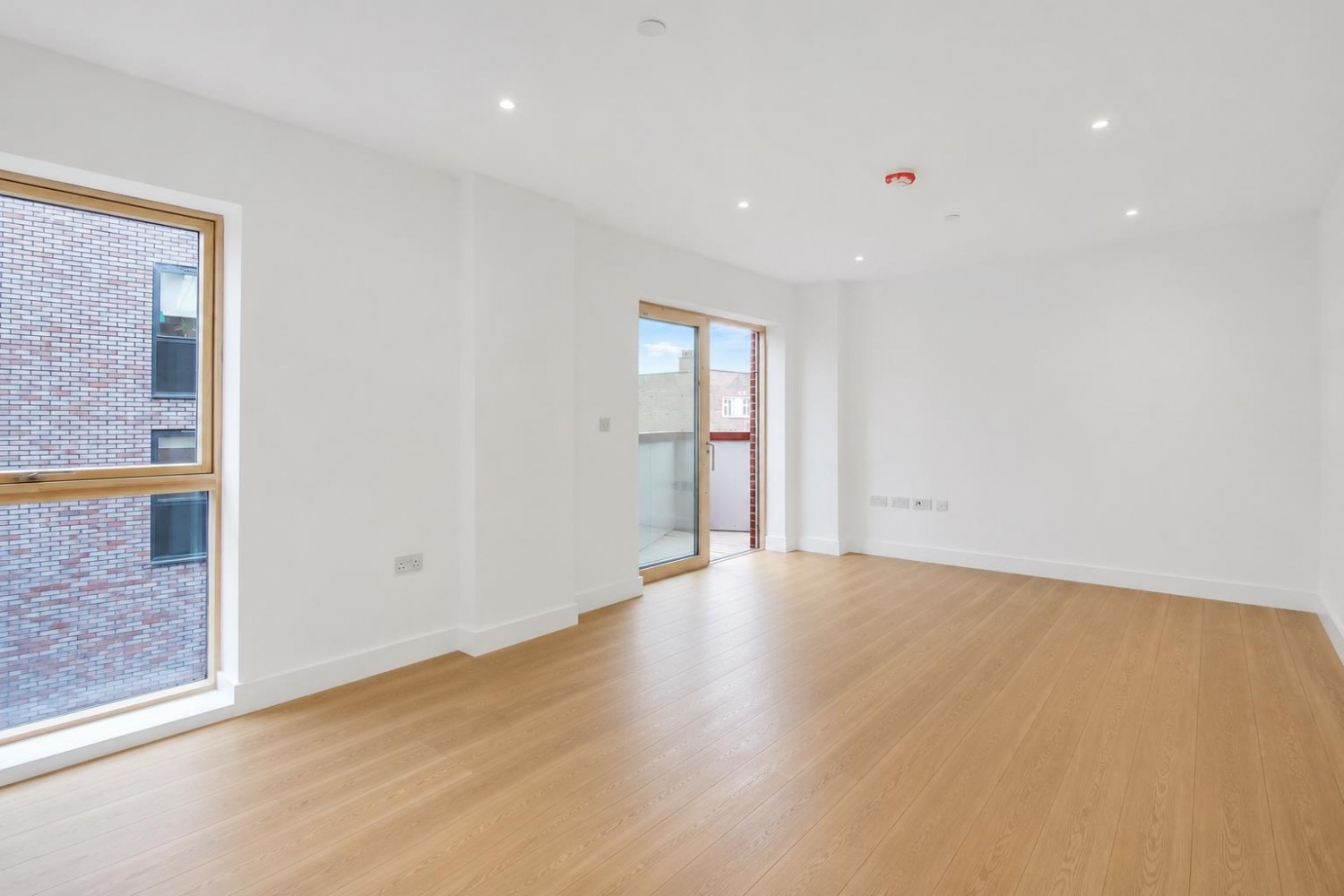 3 bedroom Flat to let in Kingsland Road, Shoreditch, E2