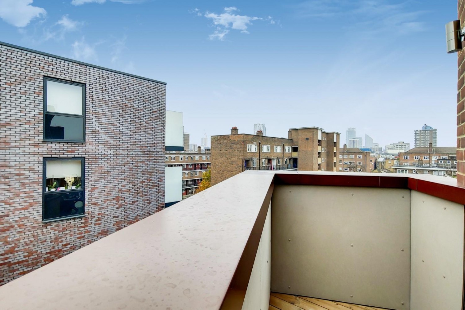 3 bedroom Flat to let in Kingsland Road, Shoreditch, E2
