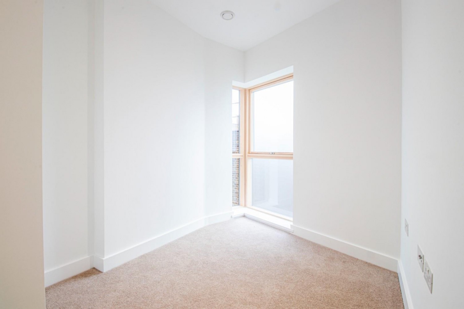 3 bedroom Flat to let in Kingsland Road, Shoreditch, E2