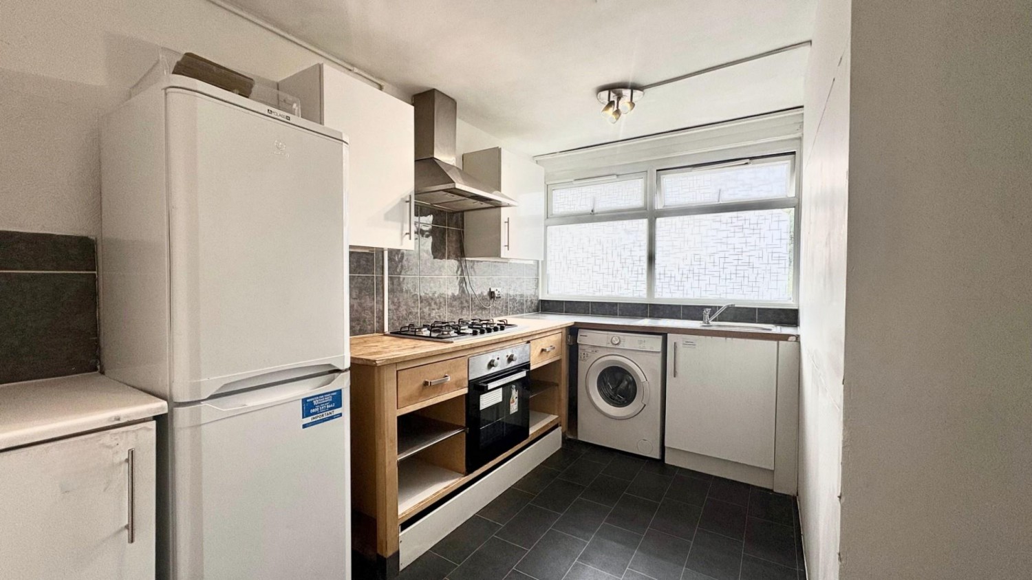 3 bedroom Flat to let in Albert Road, S. Tottenham, London, N15