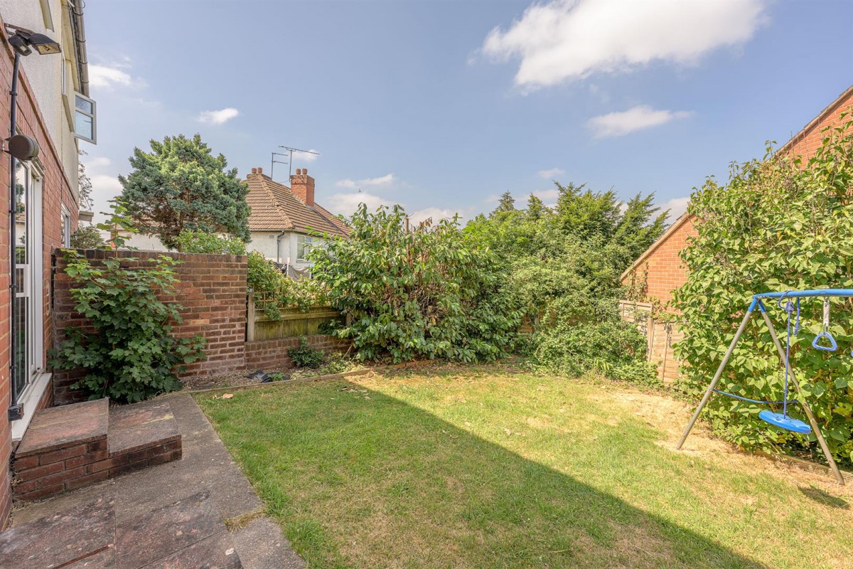 Oak Park Road, Stourbridge, DY8 5YG