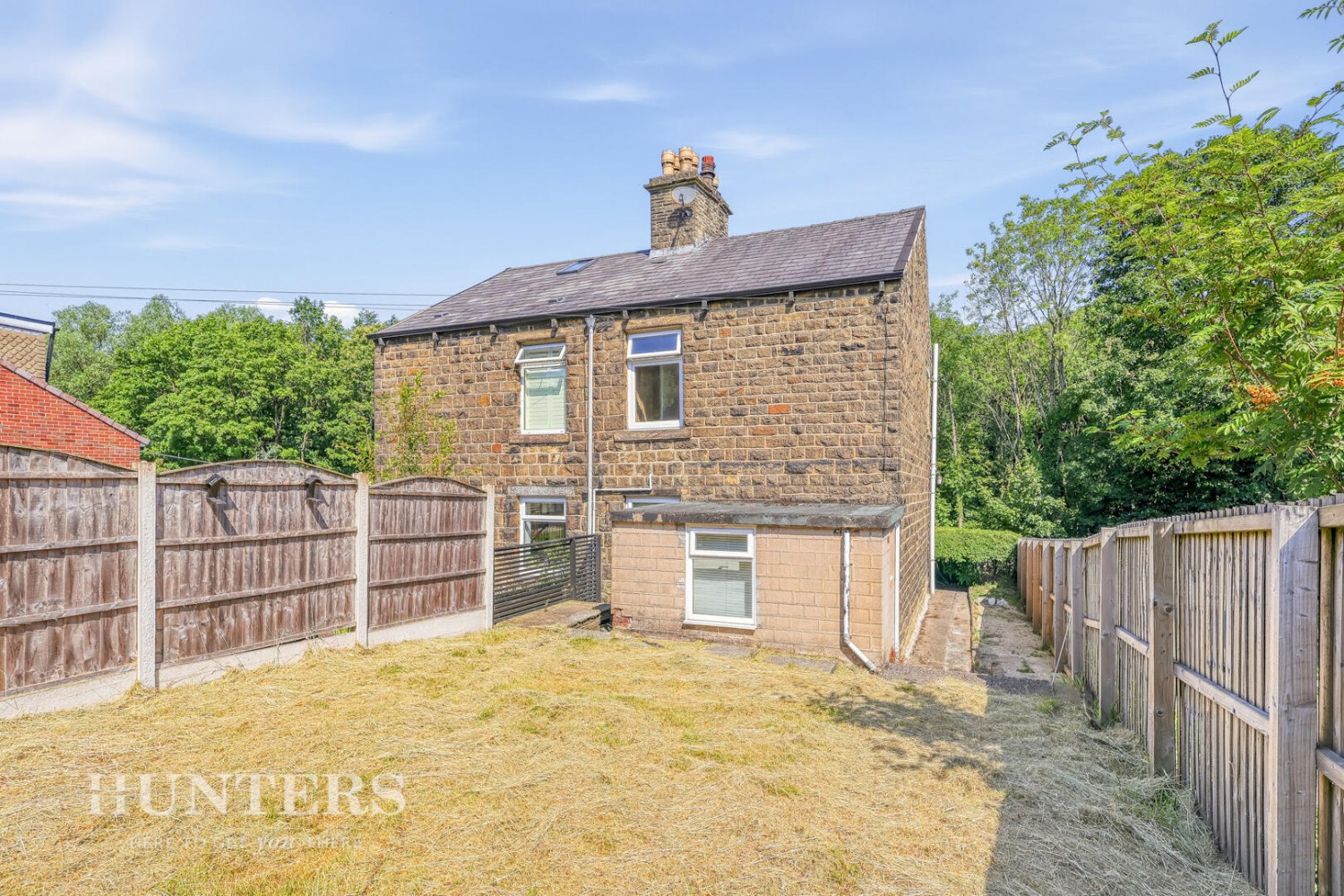 2 bedroom House for sale in Manchester Road, Greenfield, Oldham