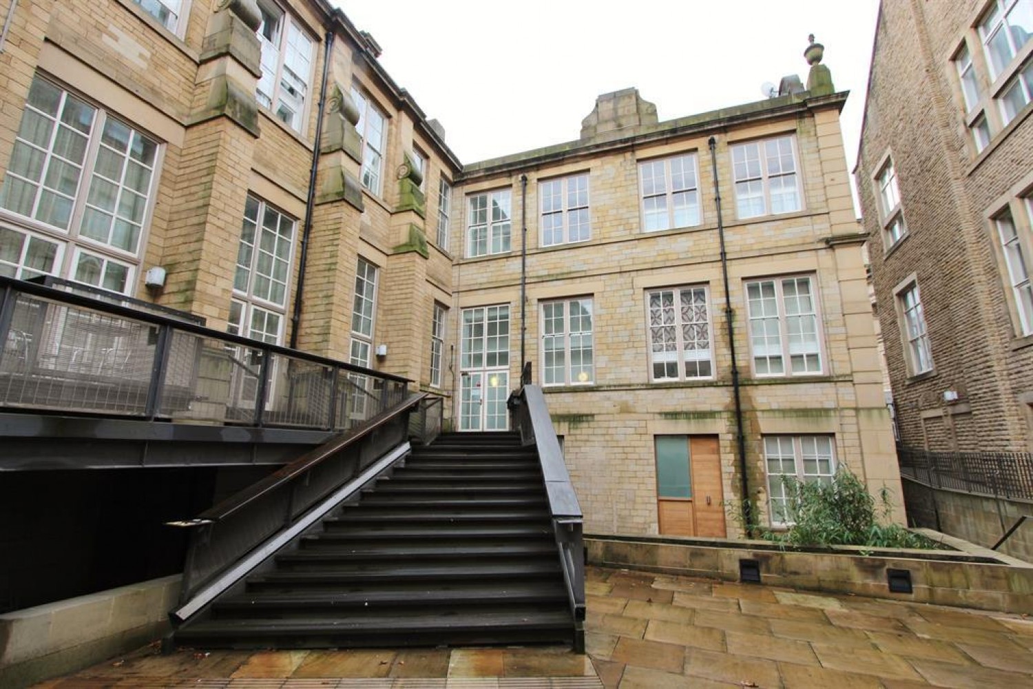 2 bedroom Flat to let in York House, Orchard Lane, Sheffield, S1 2FG
