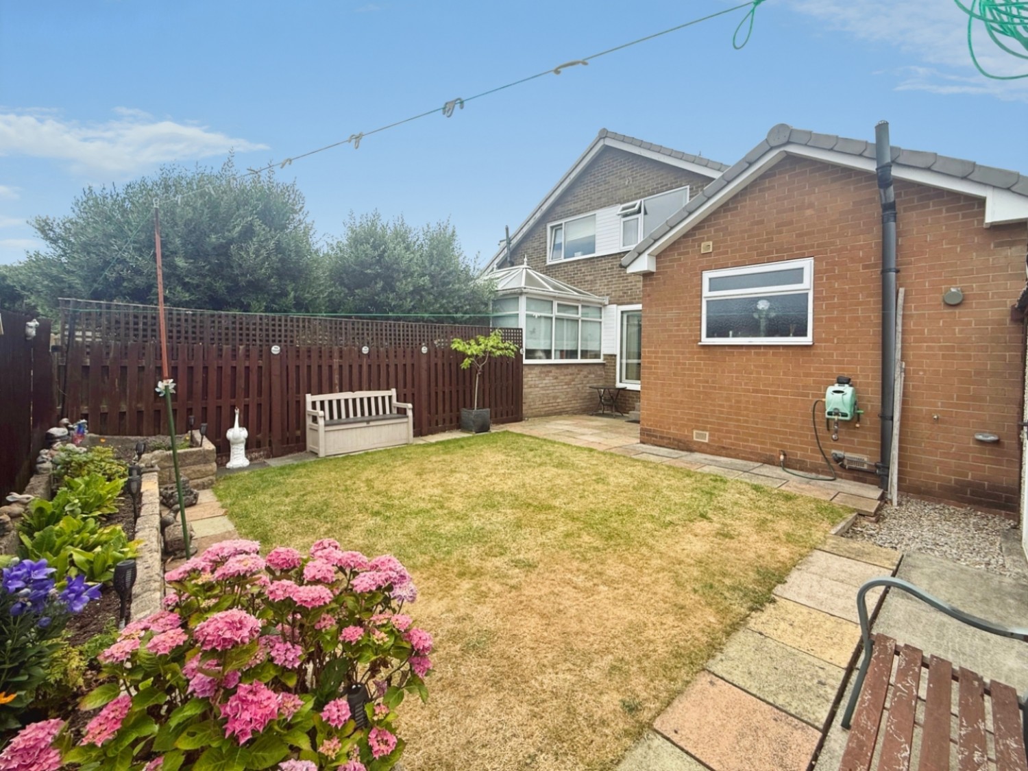 4 bedroom House for sale in Brackendale Drive, Bradford
