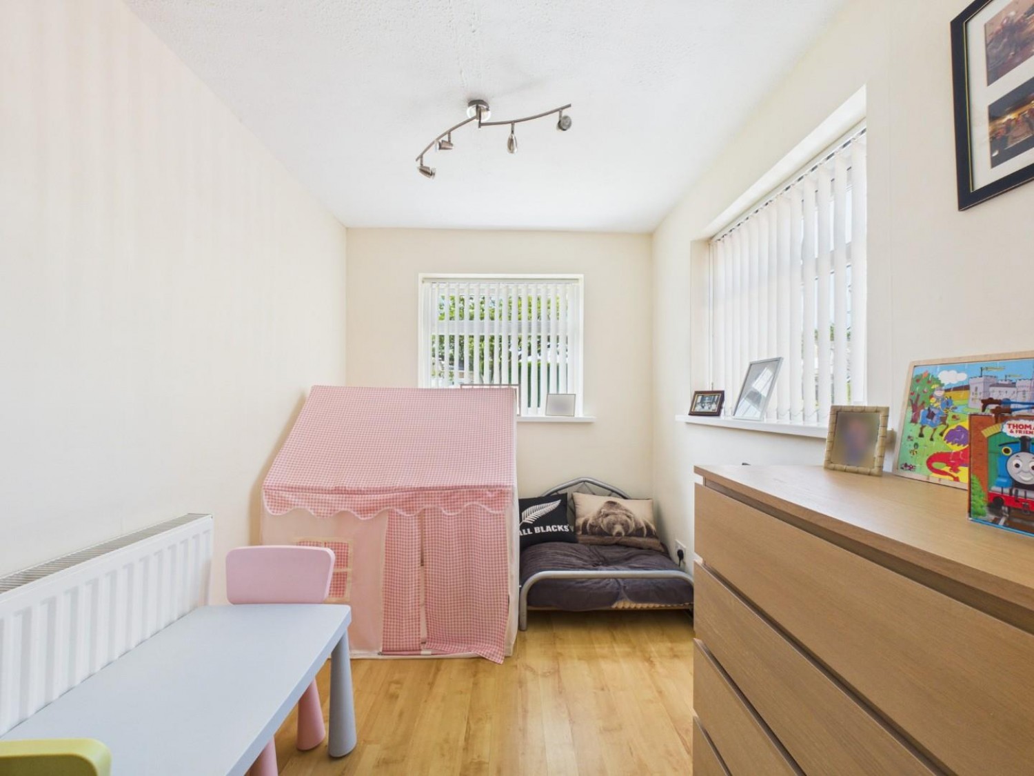 4 bedroom House for sale in Brackendale Drive, Bradford