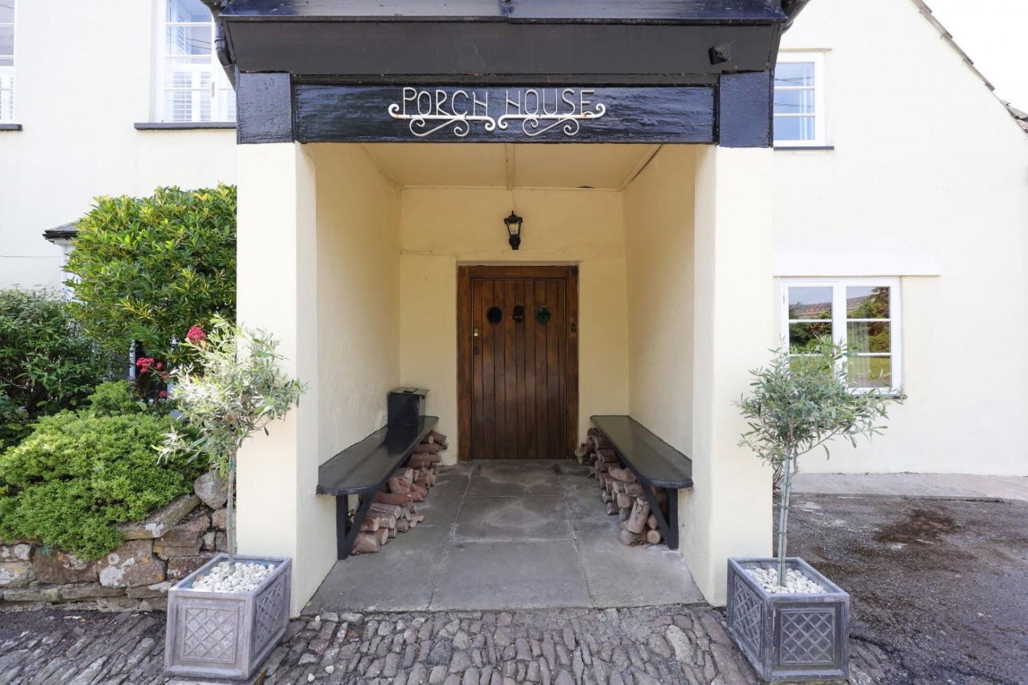 7 bedroom House for sale in Stone, Berkeley