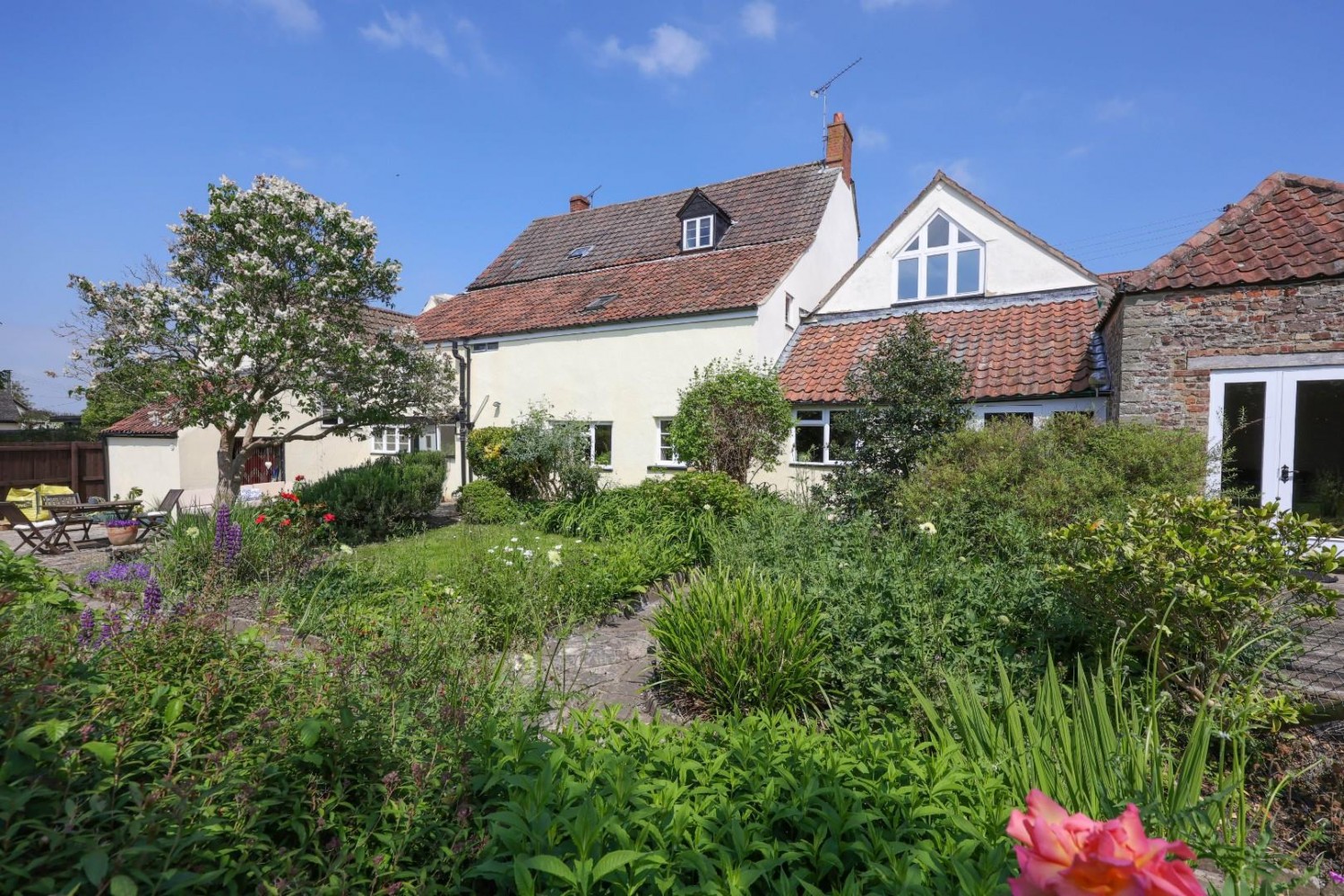7 bedroom House for sale in Stone, Berkeley