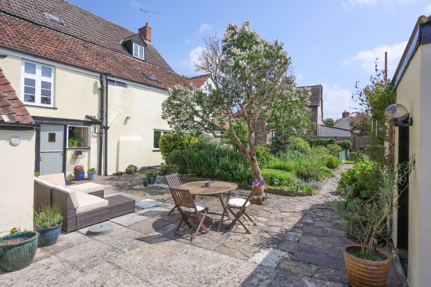 7 bedroom House for sale in Stone, Berkeley