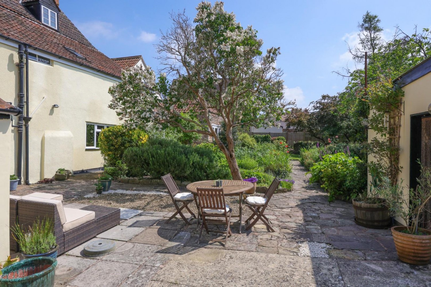 7 bedroom House for sale in Stone, Berkeley
