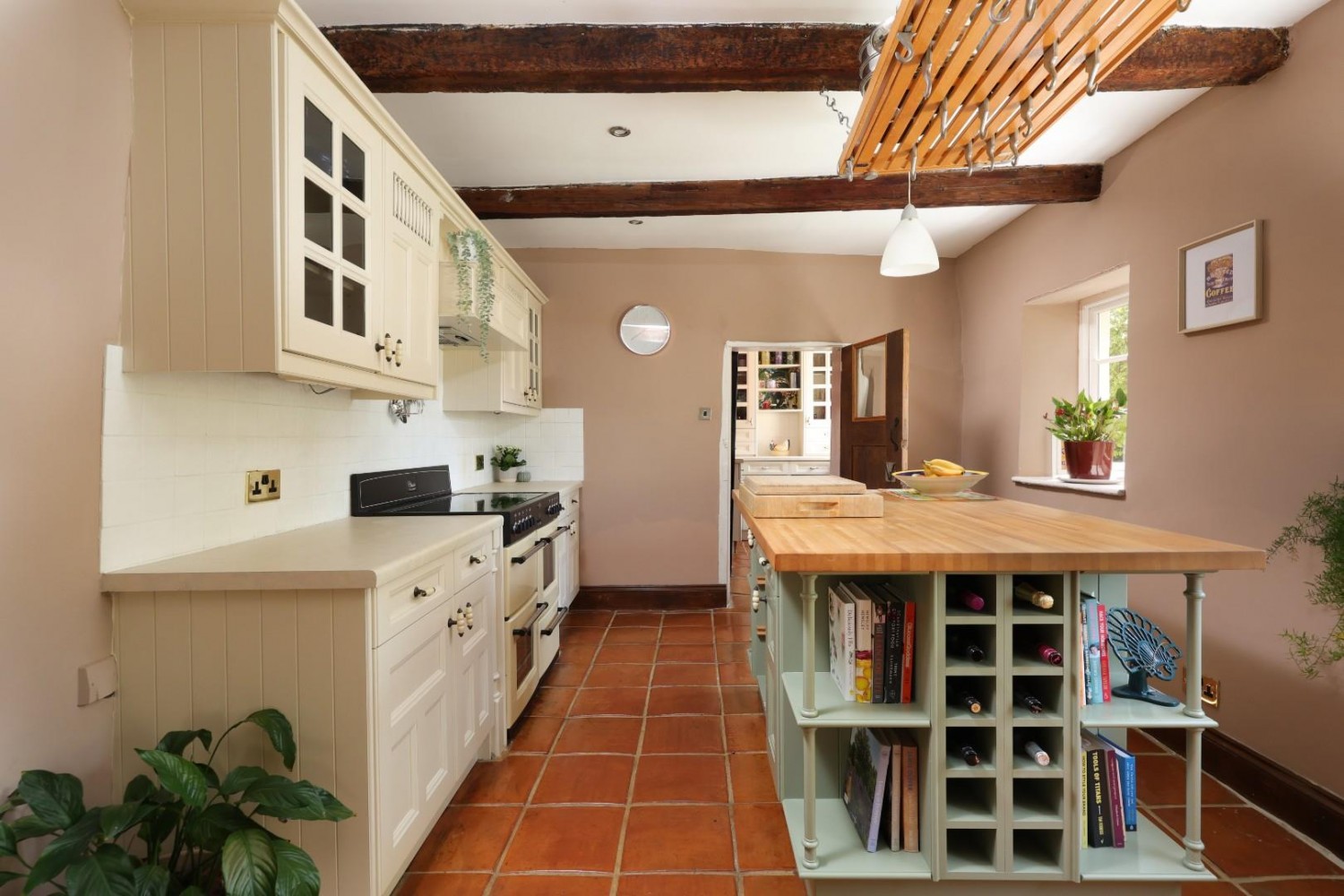 7 bedroom House for sale in Stone, Berkeley