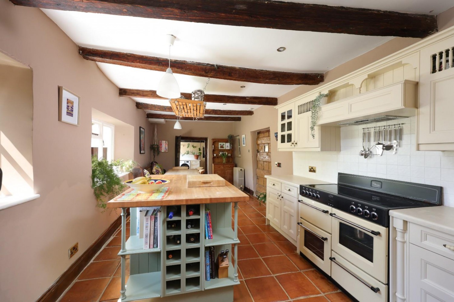 7 bedroom House for sale in Stone, Berkeley
