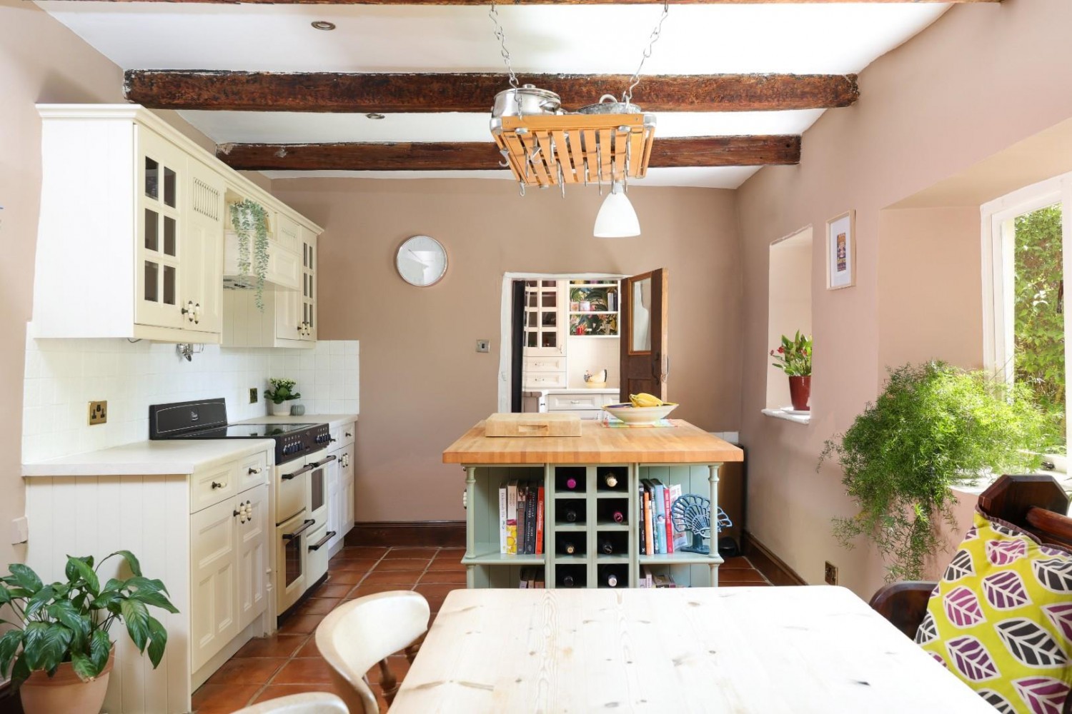 7 bedroom House for sale in Stone, Berkeley