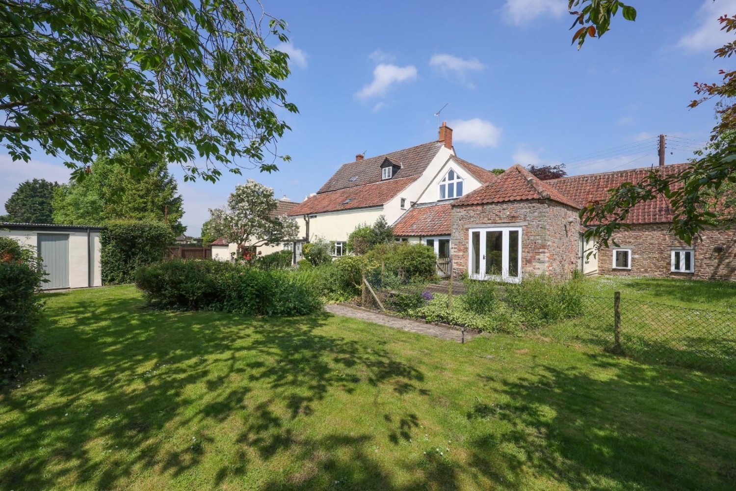 7 bedroom House for sale in Stone, Berkeley