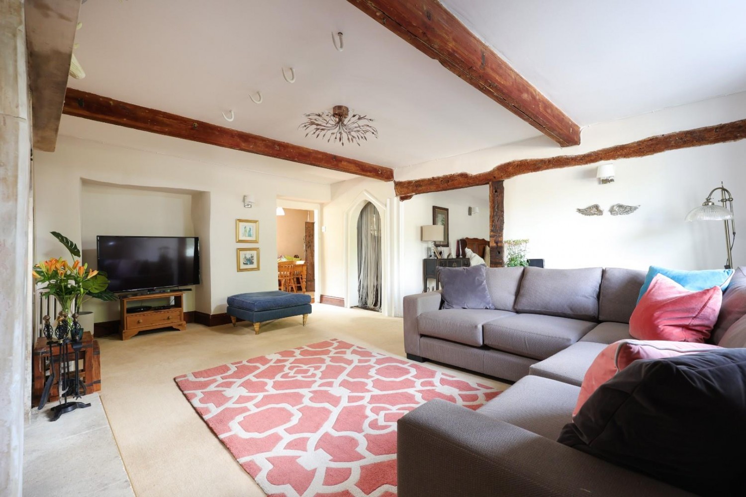 7 bedroom House for sale in Stone, Berkeley