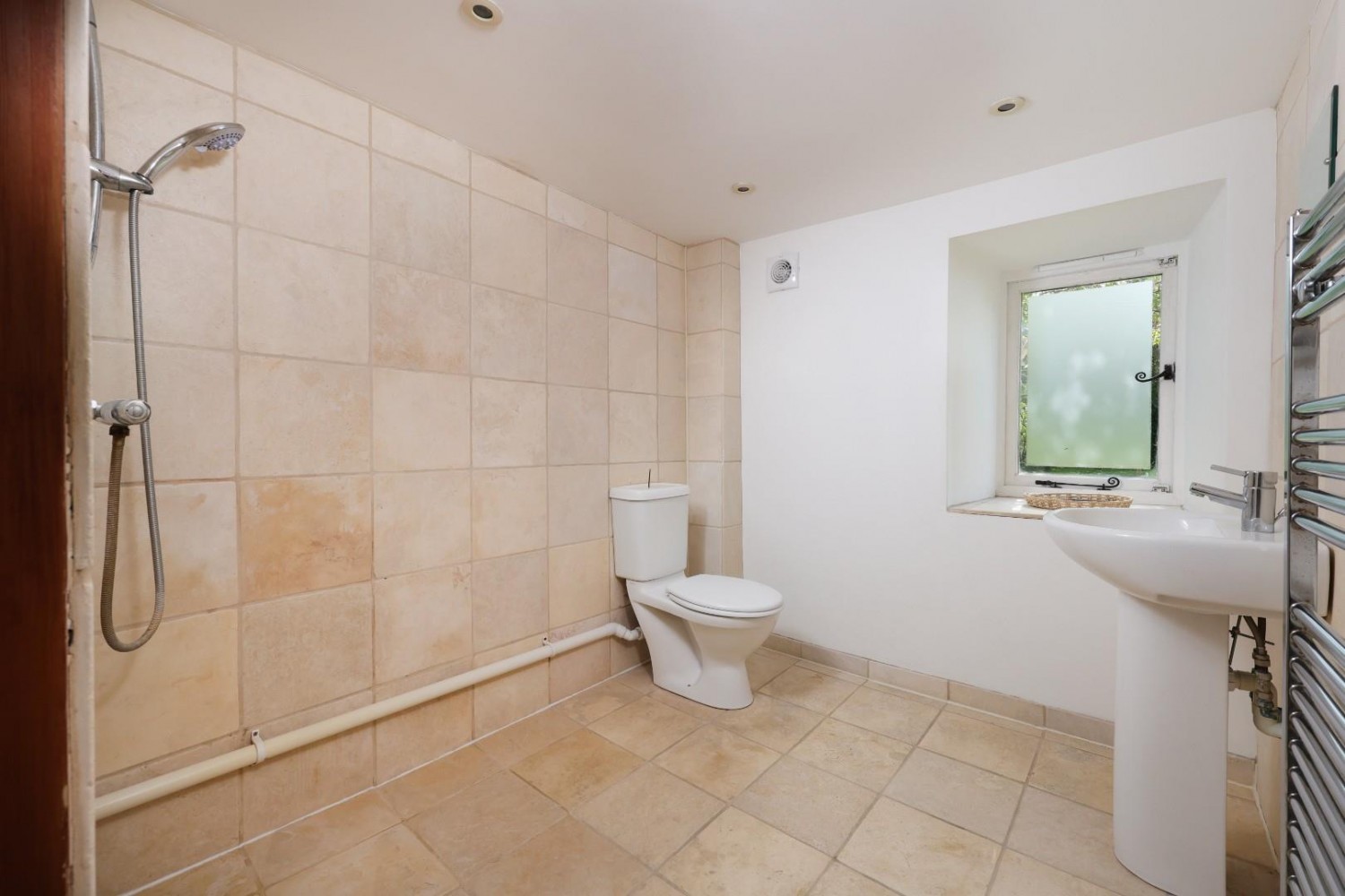 7 bedroom House for sale in Stone, Berkeley