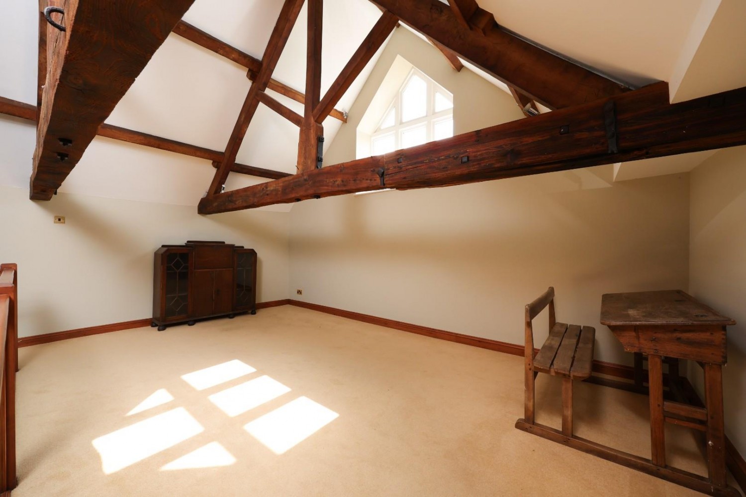 7 bedroom House for sale in Stone, Berkeley