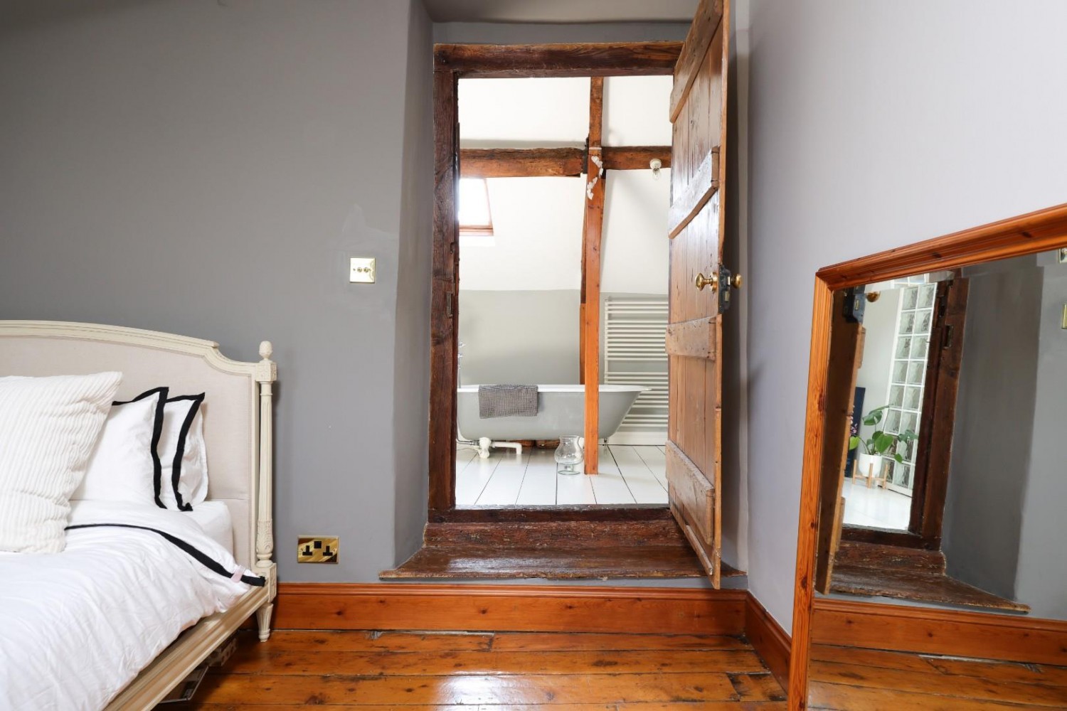 7 bedroom House for sale in Stone, Berkeley