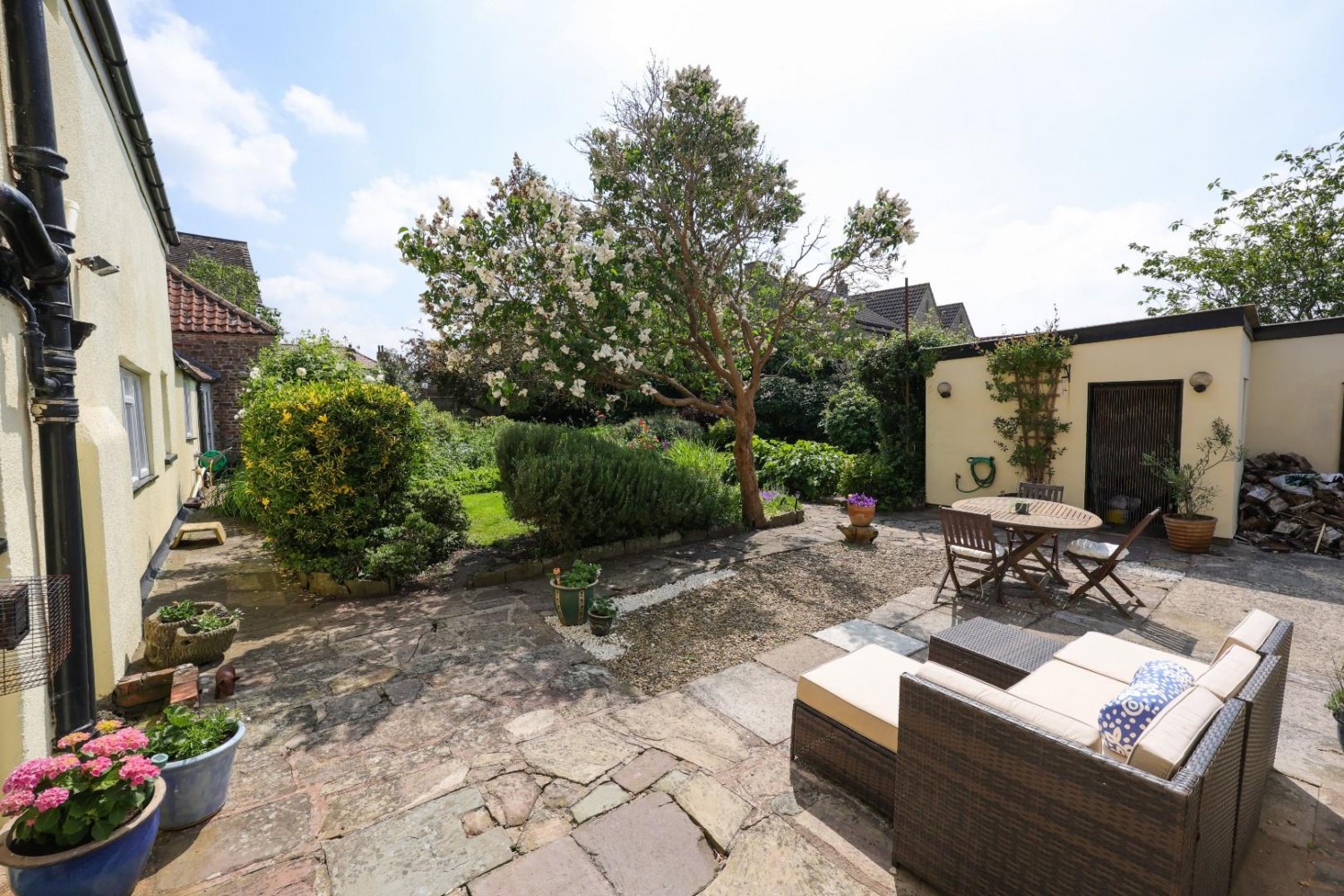 7 bedroom House for sale in Stone, Berkeley