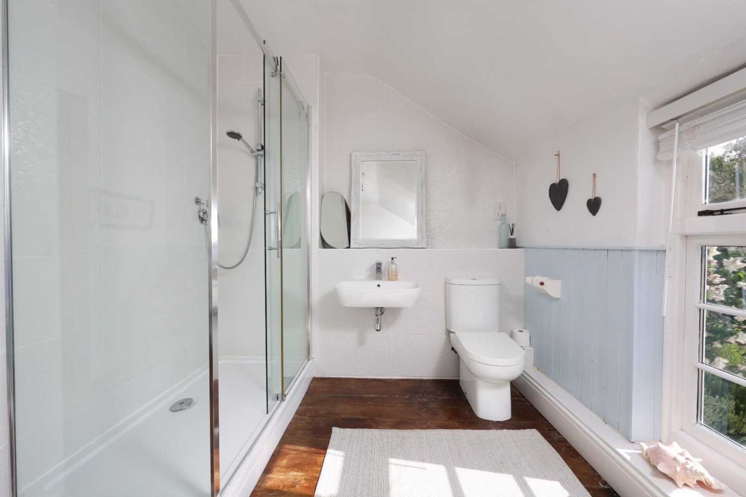 7 bedroom House for sale in Stone, Berkeley